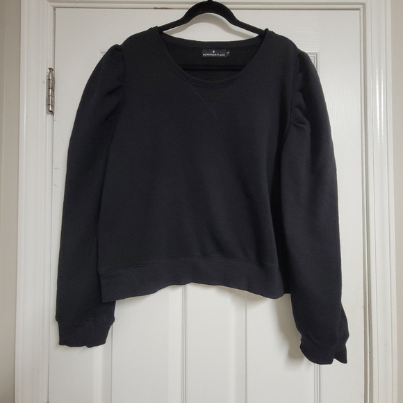 Pomader Place Tuckernuck Puff Long Sleeve Crewneck Top. - Picture 3 of 9